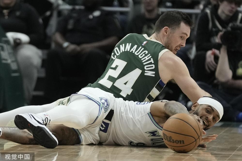 太离谱，广东队狠起来自己人也打，任骏飞肘击莫兰德直接倒地不起.